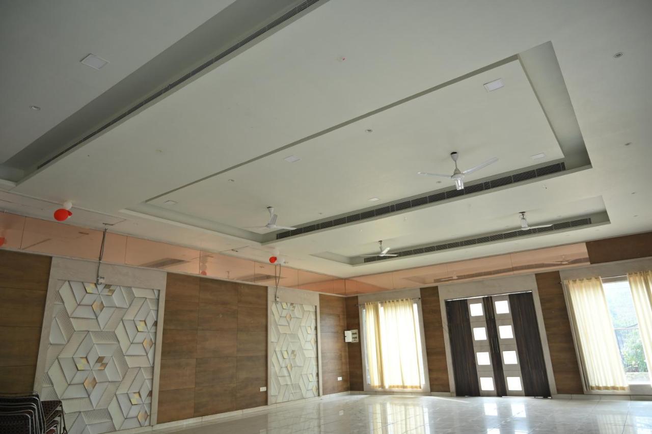 Hotel Mukund Dham-Near Mathura Railway Station Exterior foto