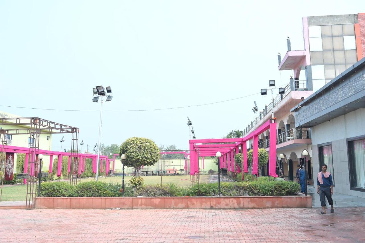 Hotel Mukund Dham-Near Mathura Railway Station Exterior foto