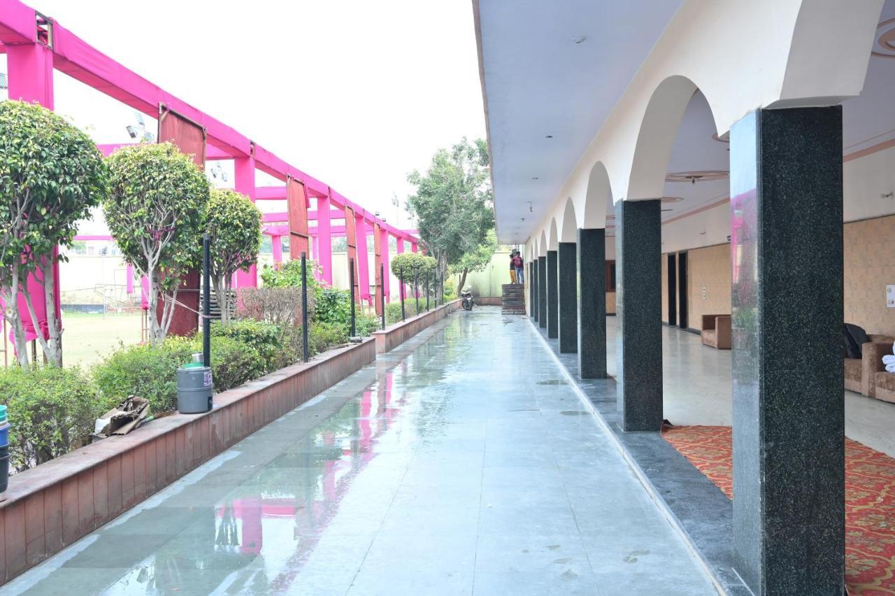 Hotel Mukund Dham-Near Mathura Railway Station Exterior foto