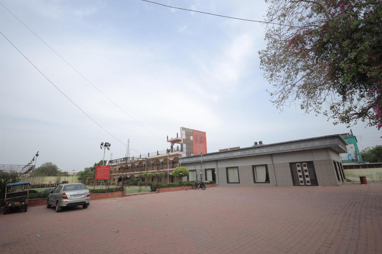 Hotel Mukund Dham-Near Mathura Railway Station Exterior foto