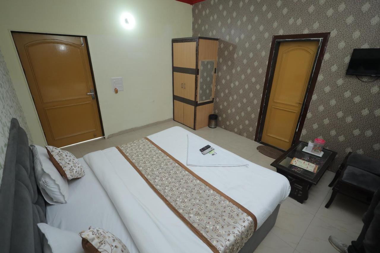 Hotel Mukund Dham-Near Mathura Railway Station Exterior foto