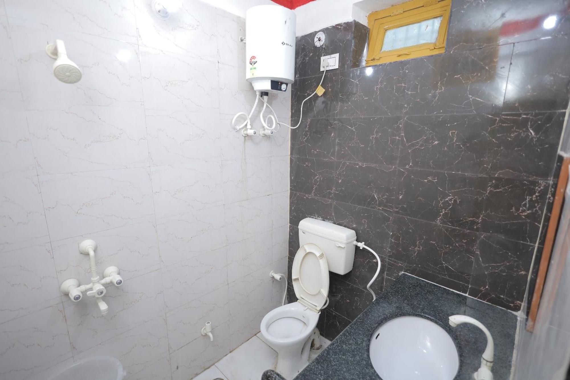 Hotel Mukund Dham-Near Mathura Railway Station Exterior foto